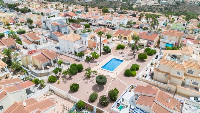2 soveværelse Villa til salg i La Marina, Elche / Elx med swimmingpool - € 265.000 (Ref: 9973671)
