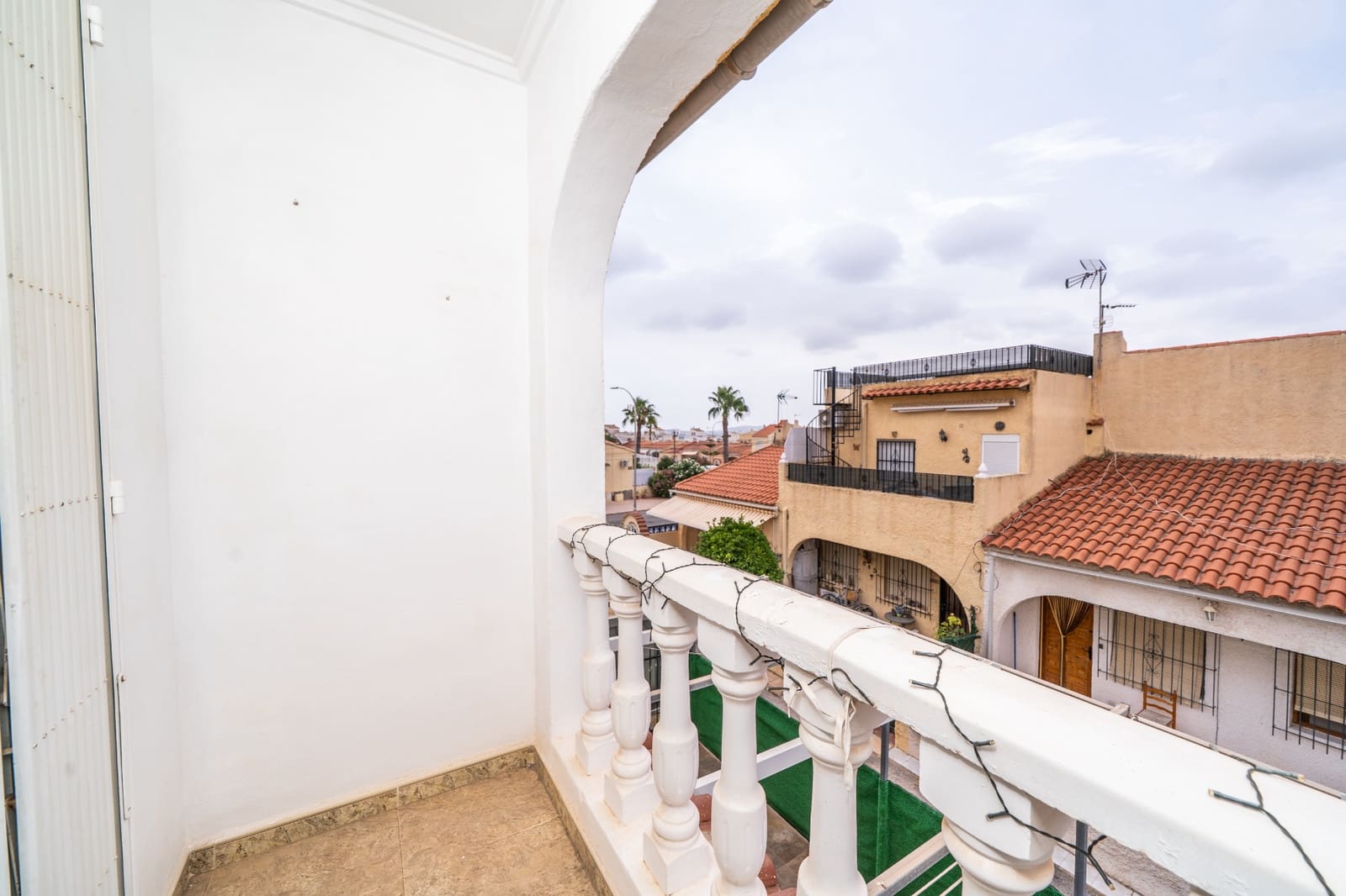 2 bedroom Townhouse for sale in La Marina with pool - € 119,000 (Ref: 9975965)