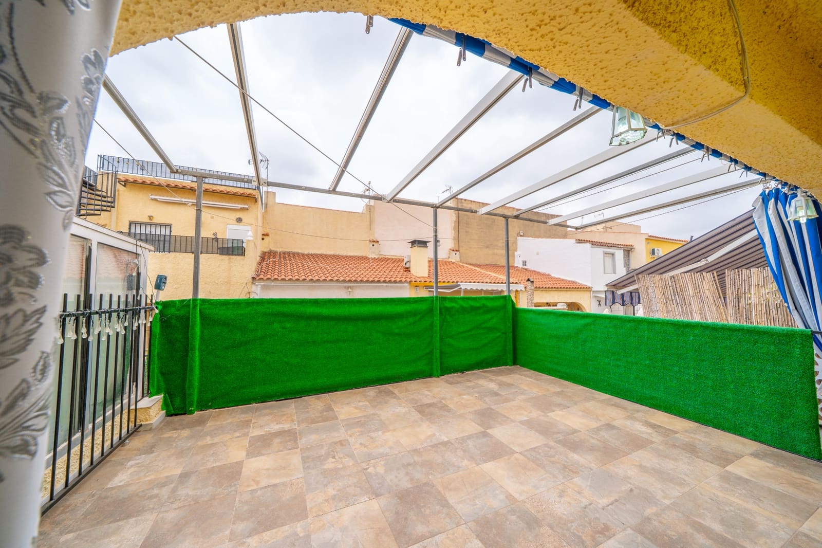 2 bedroom Townhouse for sale in La Marina with pool - € 119,000 (Ref: 9975965)