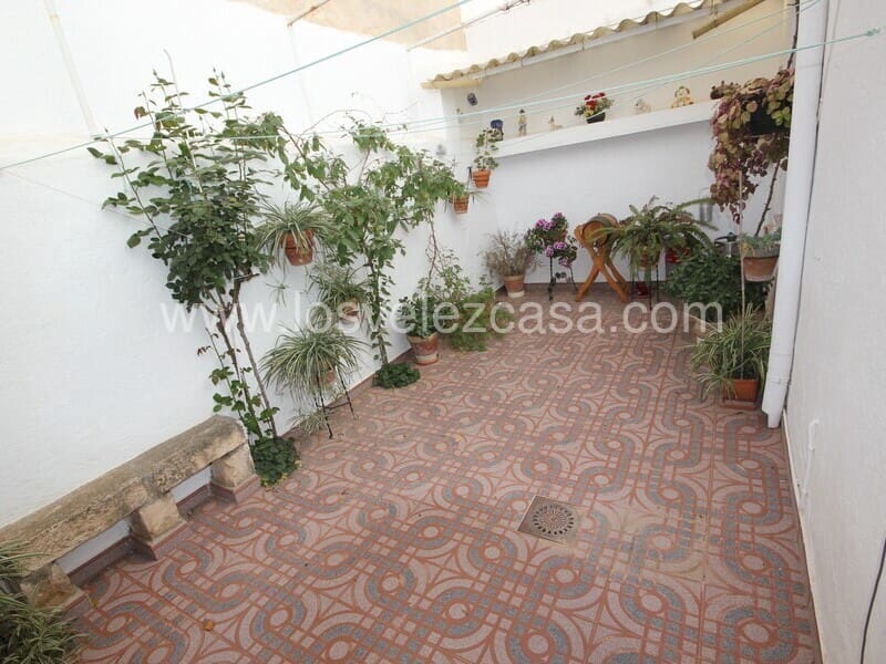 6 bedroom Finca/Country House for sale in Velez-Rubio - € 80,000 (Ref: 8349110)