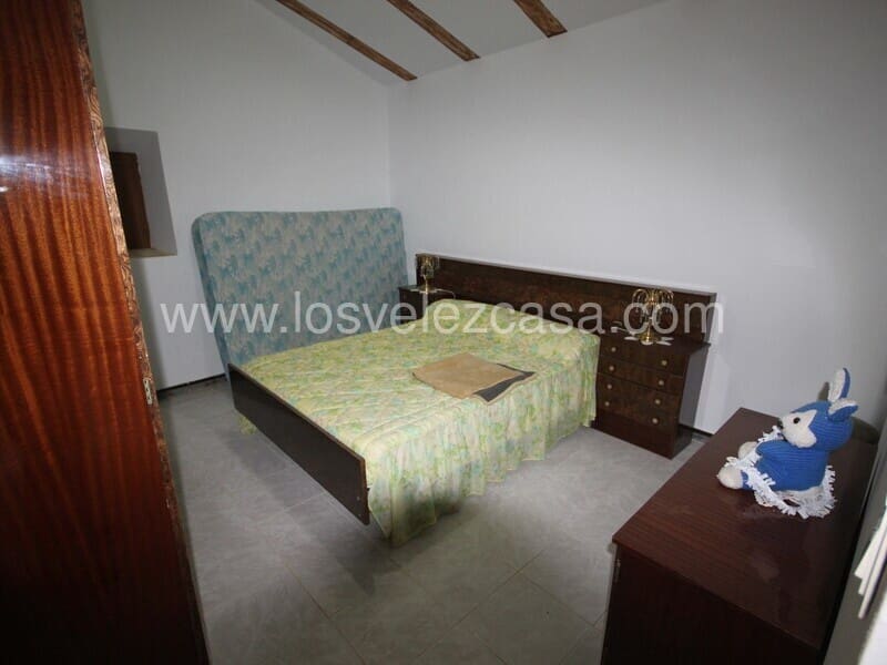 6 bedroom Finca/Country House for sale in Velez-Rubio - € 287,000 (Ref: 8684301)