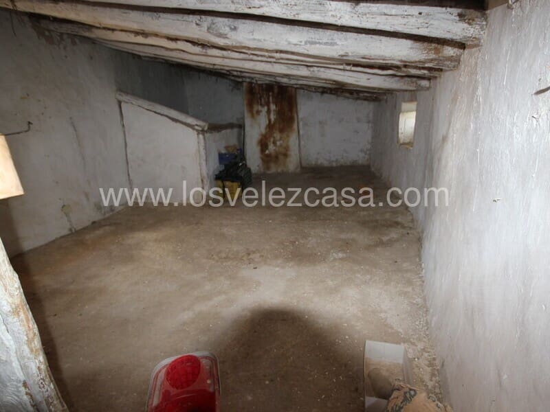 4 soveværelse Finca/Landehus til salg i Velez-Rubio - € 80.000 (Ref: 8929474)