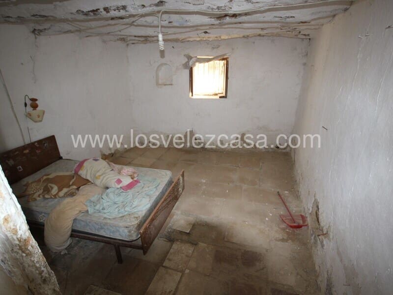 4 soveværelse Finca/Landehus til salg i Velez-Rubio - € 80.000 (Ref: 8929474)