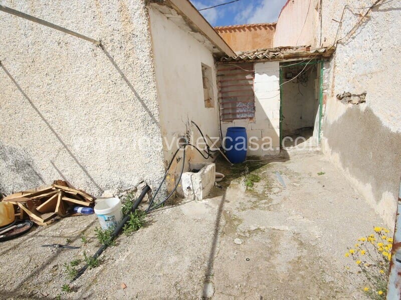 4 soveværelse Finca/Landehus til salg i Velez-Rubio - € 80.000 (Ref: 8929474)