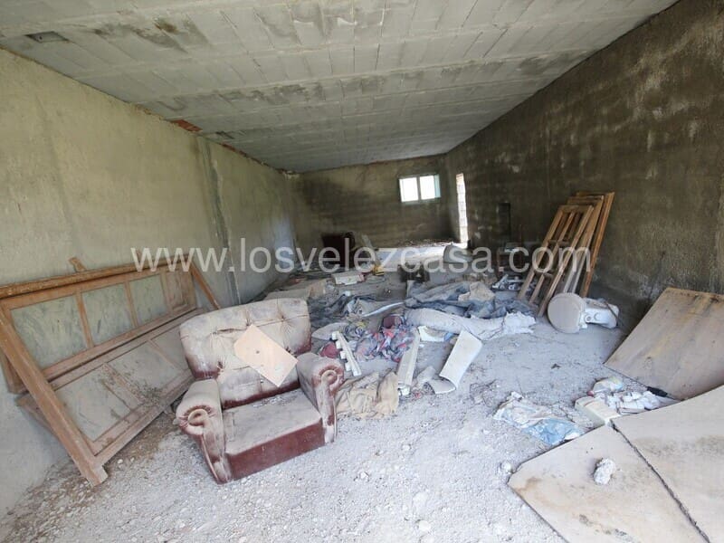 6 soveværelse Finca/Landehus til salg i Velez-Blanco - € 64.000 (Ref: 9006124)