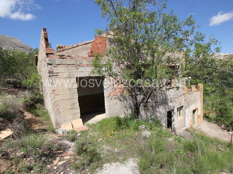 6 soveværelse Finca/Landehus til salg i Velez-Blanco - € 64.000 (Ref: 9006124)