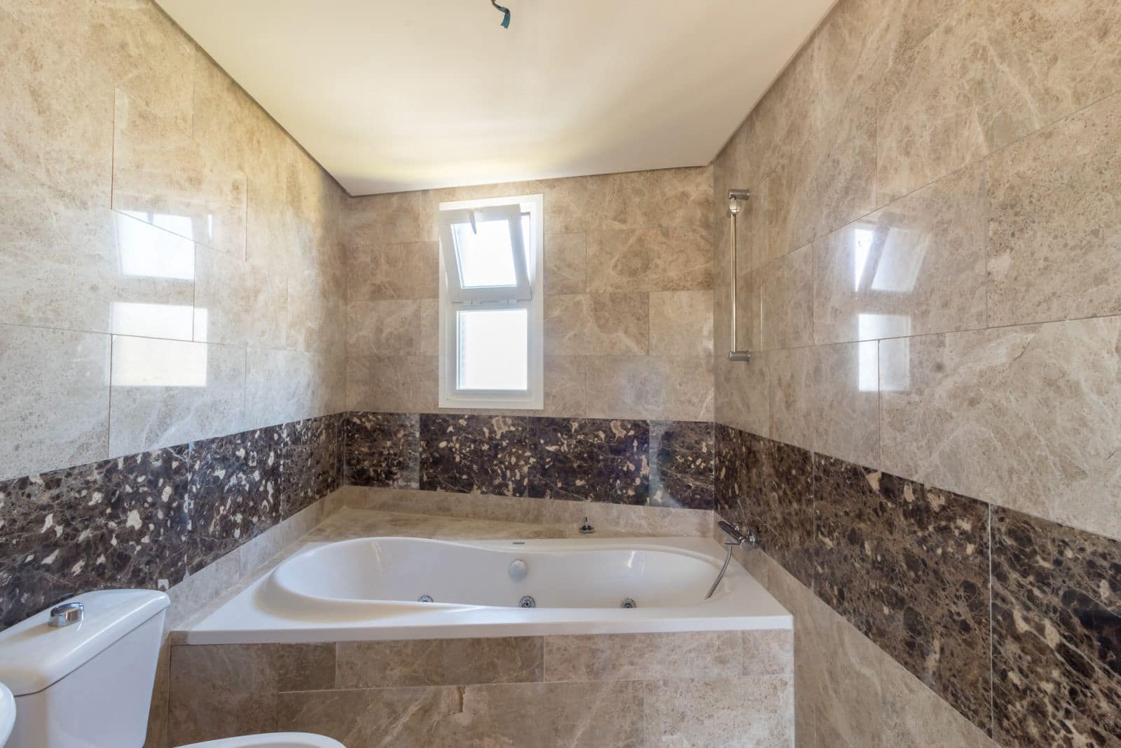 3 sypialnia Dom na sprzedaż w Manilva z basenem - 380 000 € (Ref: 8304767)