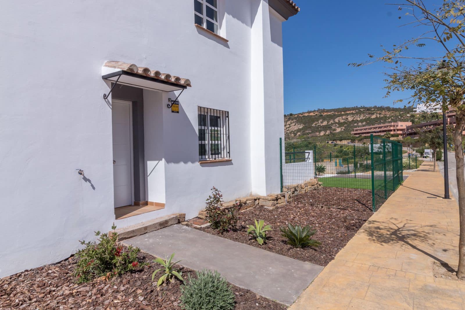 3 sypialnia Dom na sprzedaż w Manilva z basenem - 380 000 € (Ref: 8304767)