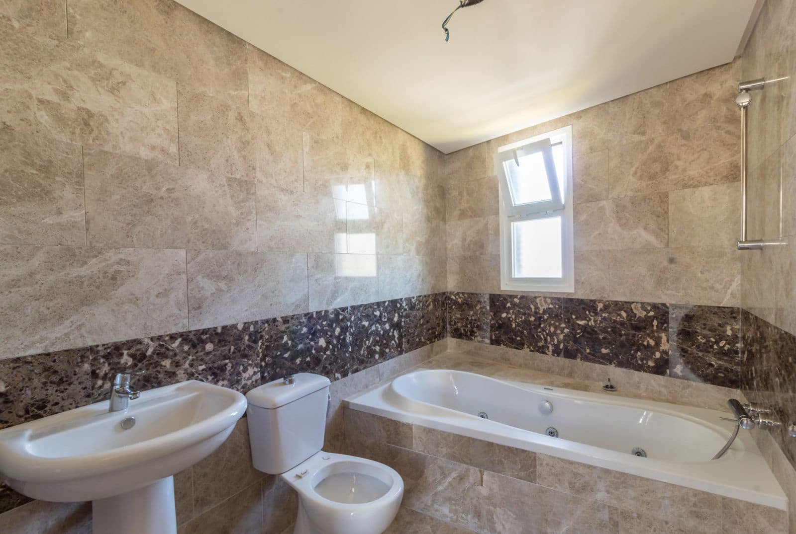 3 sypialnia Dom na sprzedaż w Manilva z basenem - 380 000 € (Ref: 8304767)