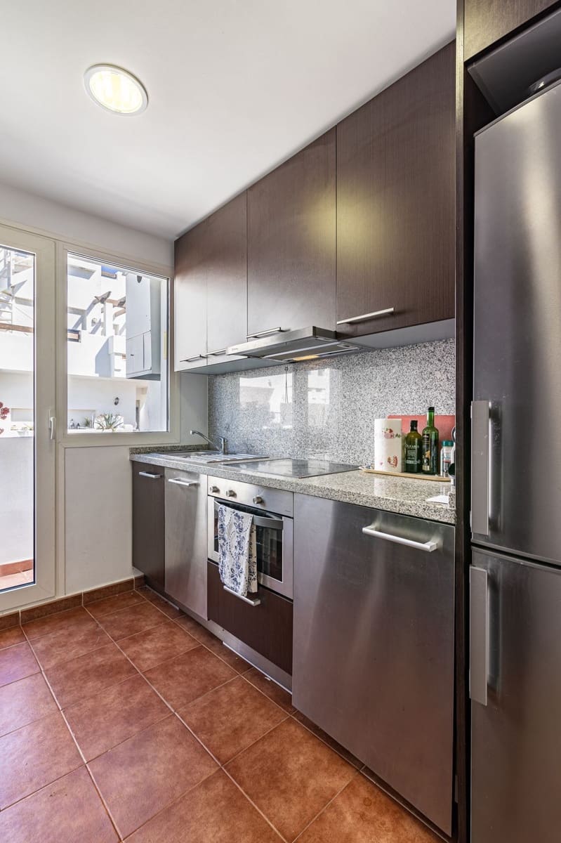 2 soverom Penthouse til salgs i Estepona med svømmebasseng - € 240 000 (Ref: 8482532)