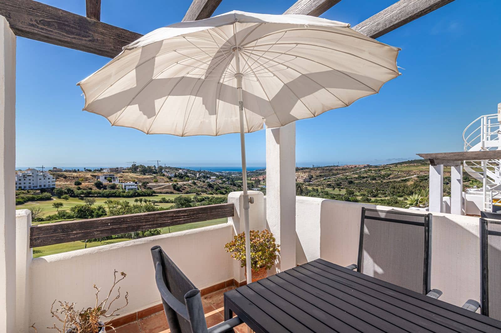 2 soverom Penthouse til salgs i Estepona med svømmebasseng - € 240 000 (Ref: 8482532)