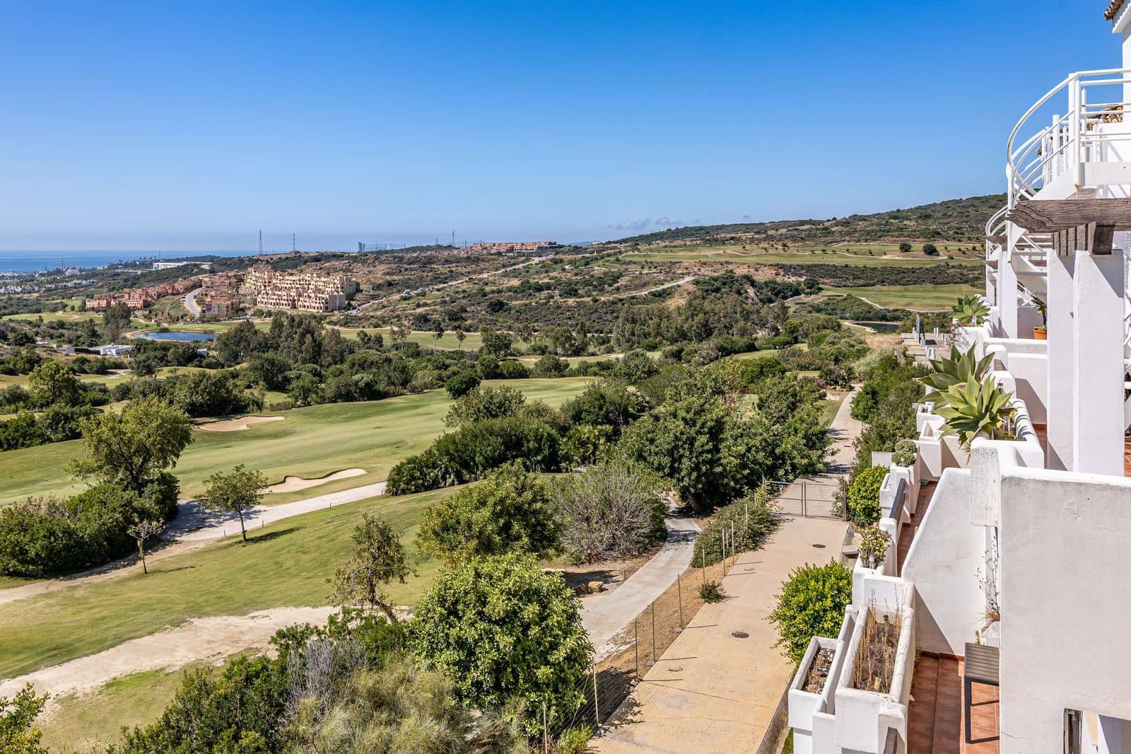 2 soverom Penthouse til salgs i Estepona med svømmebasseng - € 240 000 (Ref: 8482532)