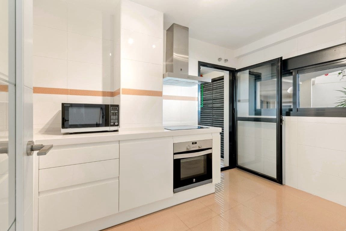 2 bedroom Apartment for sale in Estepona with pool - € 310,000 (Ref: 8482533)