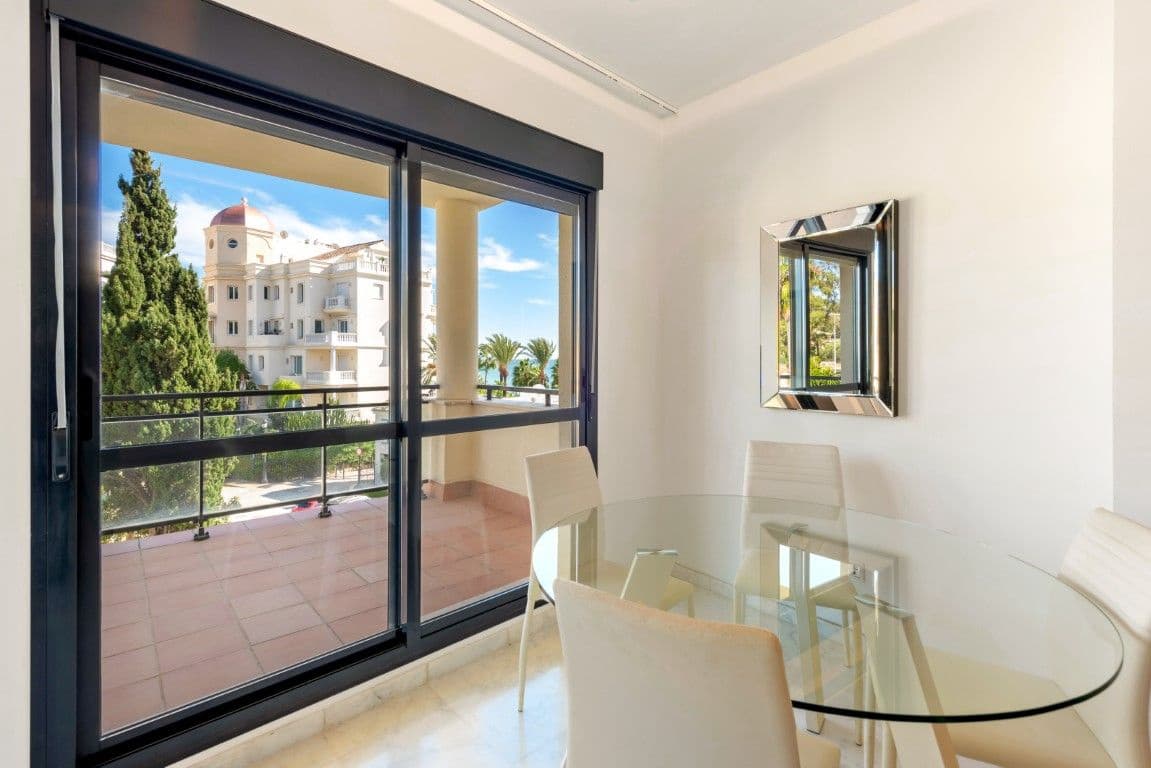 2 bedroom Apartment for sale in Estepona with pool - € 310,000 (Ref: 8482533)