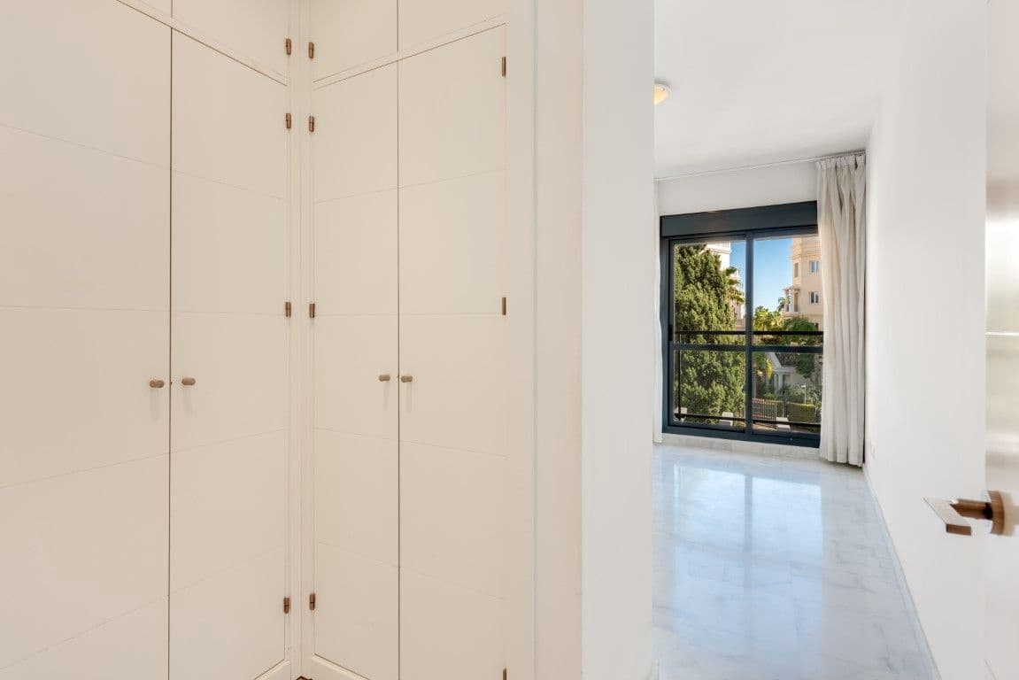 2 bedroom Apartment for sale in Estepona with pool - € 310,000 (Ref: 8482533)