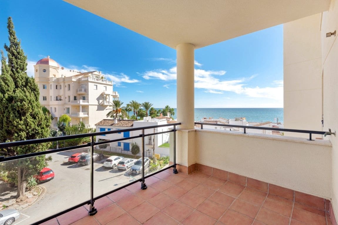 2 bedroom Apartment for sale in Estepona with pool - € 310,000 (Ref: 8482533)