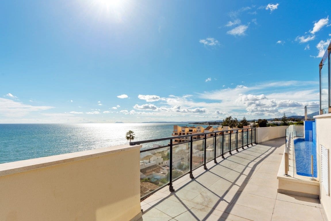 2 bedroom Apartment for sale in Estepona with pool - € 310,000 (Ref: 8482533)