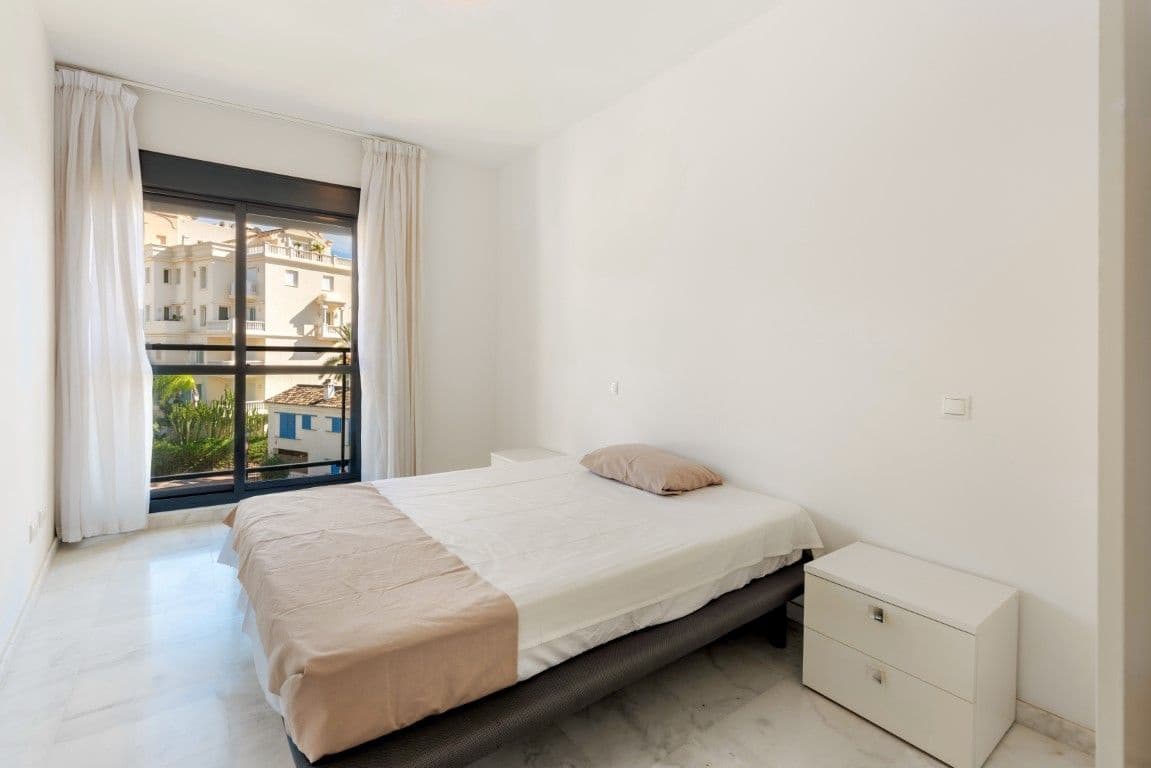 2 bedroom Apartment for sale in Estepona with pool - € 310,000 (Ref: 8482533)