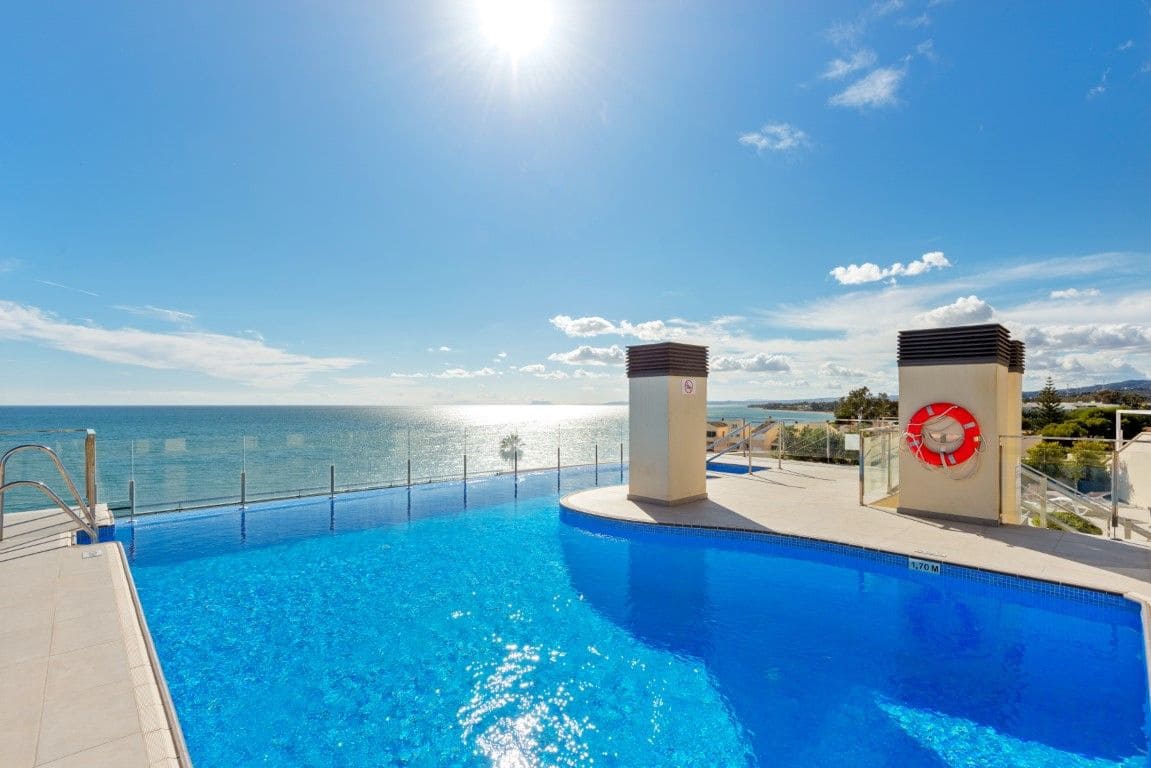 2 bedroom Apartment for sale in Estepona with pool - € 310,000 (Ref: 8482533)