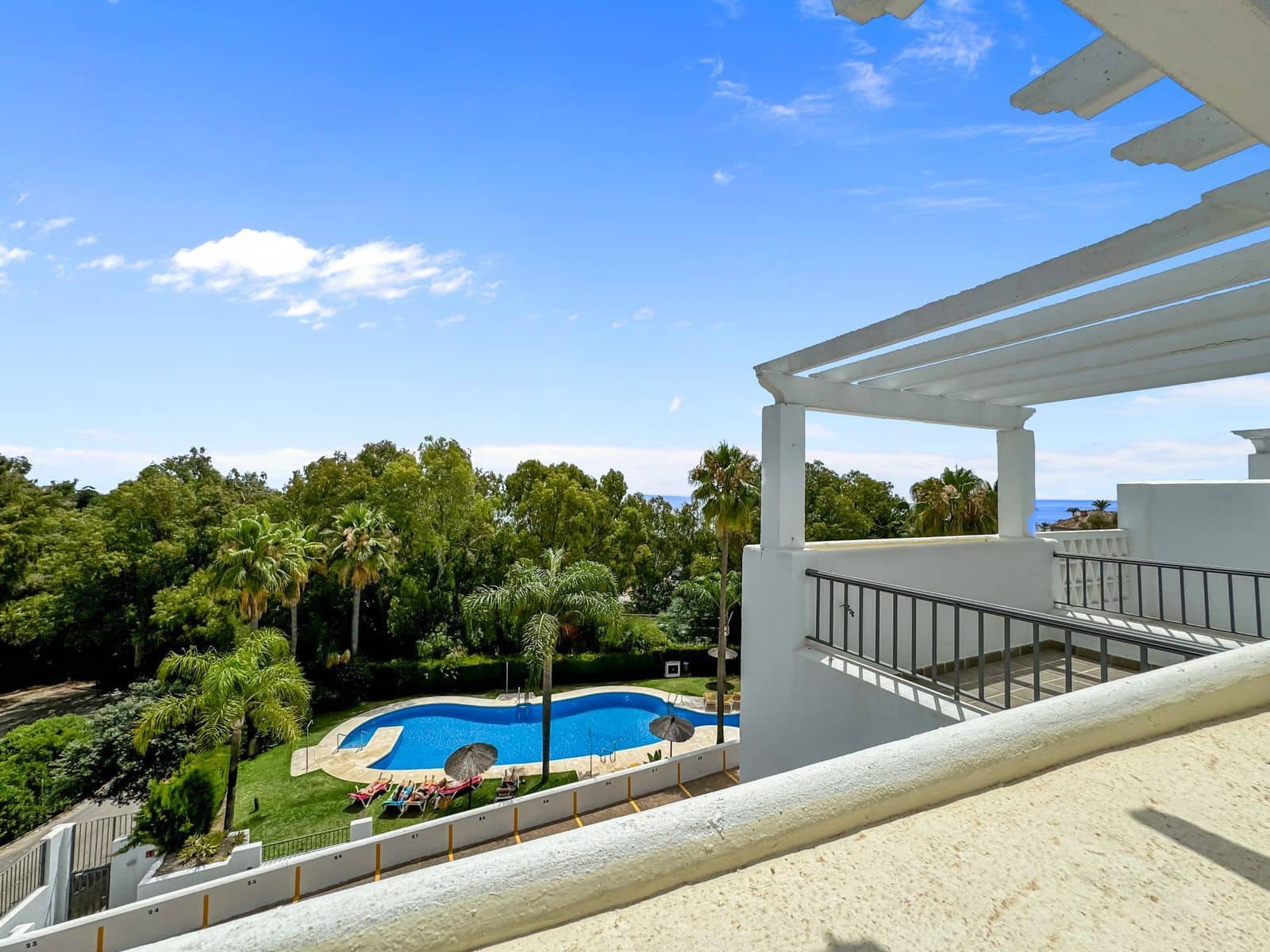 3 bedroom Apartment for sale in Bahia de Casares with pool - € 280,000 (Ref: 8562464)
