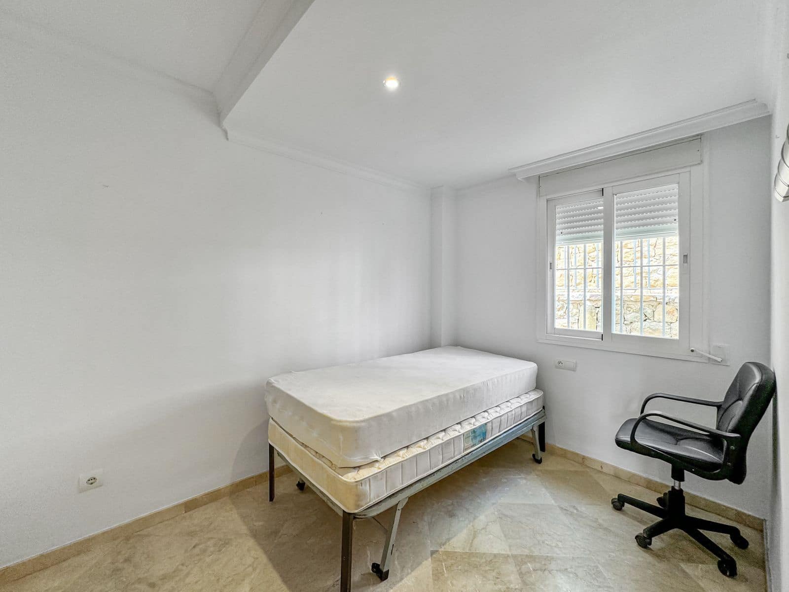 3 bedroom Apartment for sale in Bahia de Casares with pool - € 280,000 (Ref: 8562464)