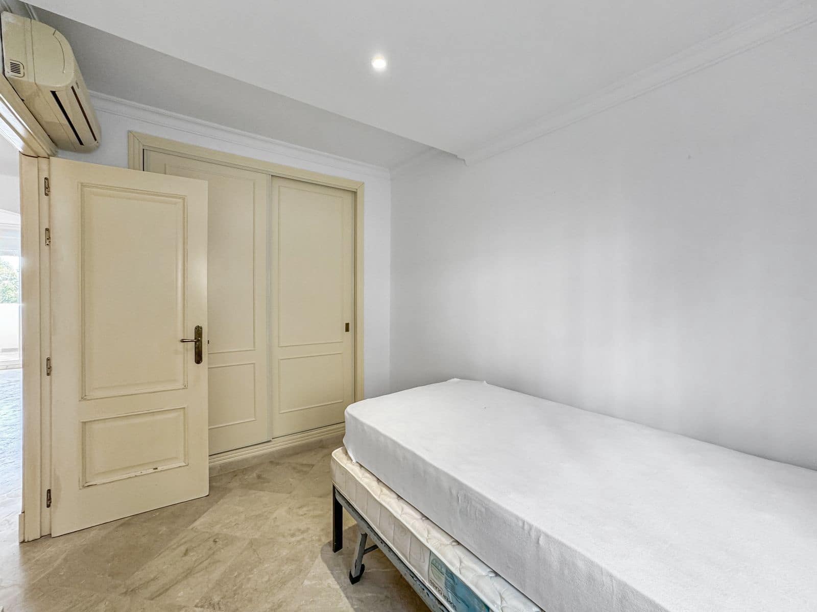 3 bedroom Apartment for sale in Bahia de Casares with pool - € 280,000 (Ref: 8562464)