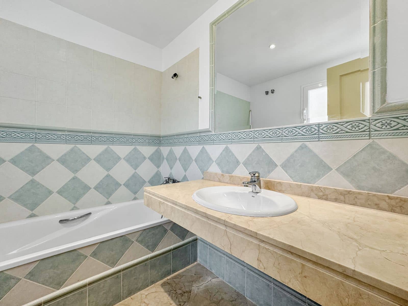 3 bedroom Apartment for sale in Bahia de Casares with pool - € 280,000 (Ref: 8562464)