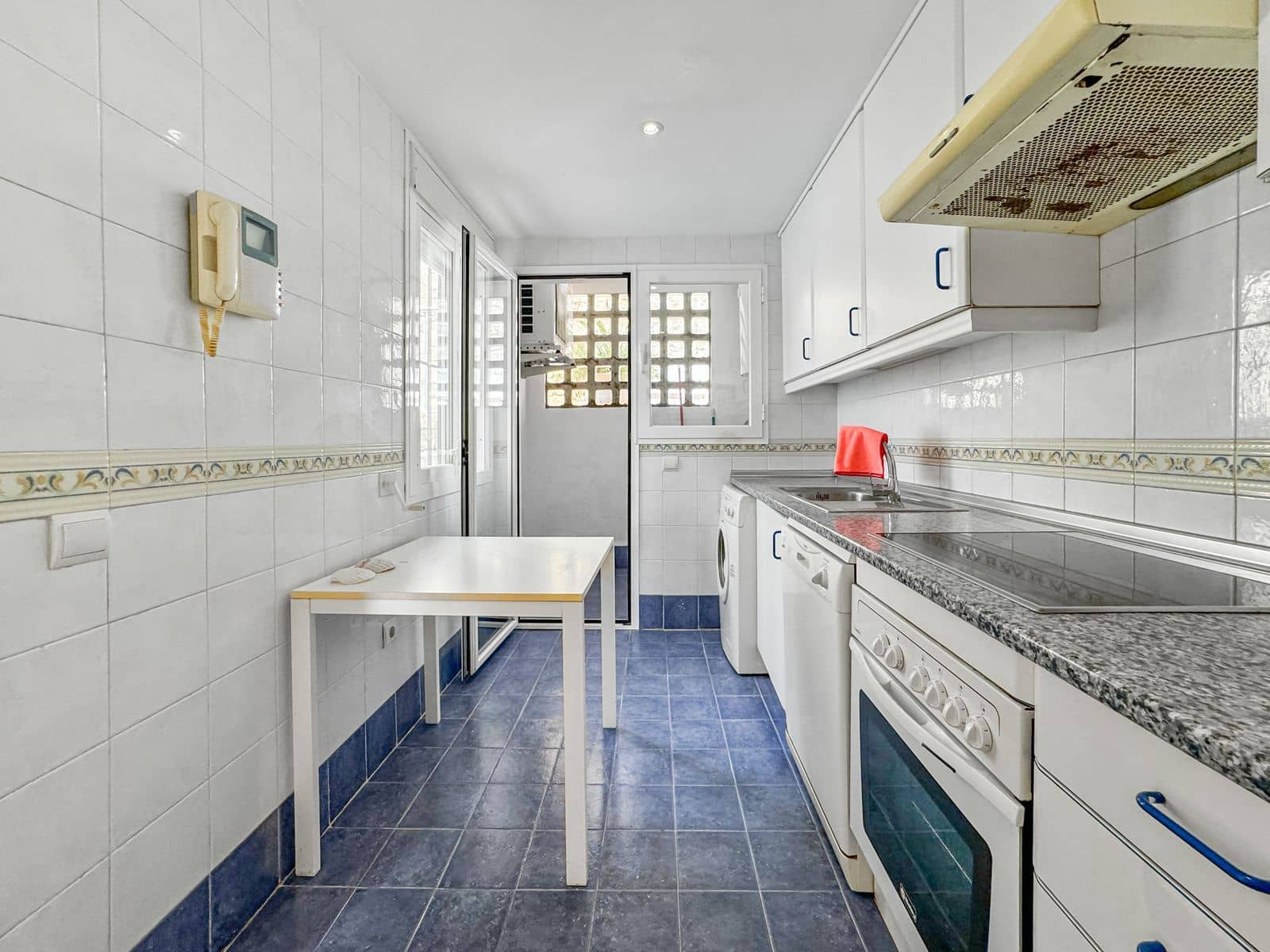 3 bedroom Apartment for sale in Bahia de Casares with pool - € 280,000 (Ref: 8562464)