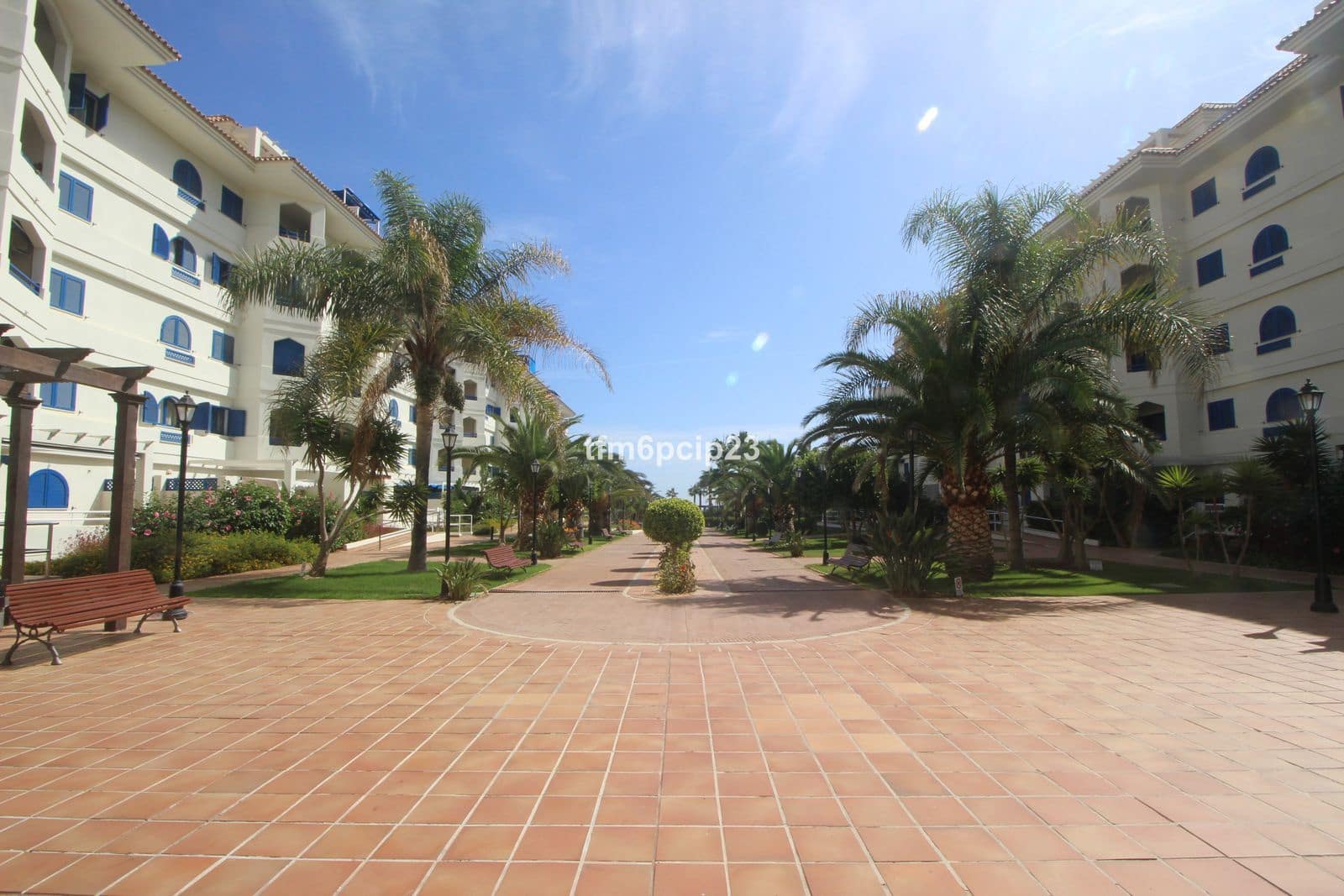 3 bedroom Apartment for sale in San Luis de Sabinillas with pool - € 279,000 (Ref: 8562465)