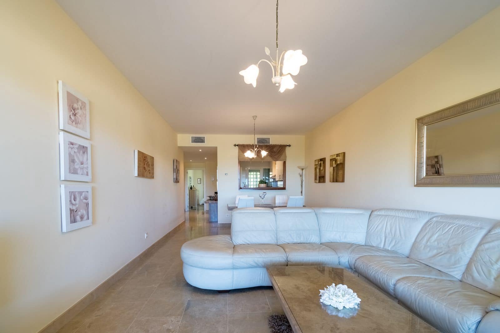 2 sypialnia Apartament na sprzedaż w La Duquesa / Puerto de la Duquesa z basenem - 245 000 € (Ref: 8562472)