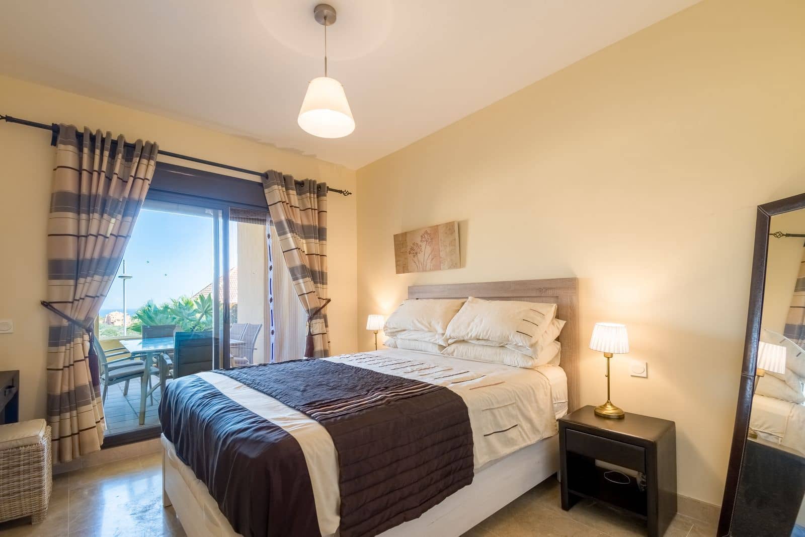 2 sypialnia Apartament na sprzedaż w La Duquesa / Puerto de la Duquesa z basenem - 245 000 € (Ref: 8562472)