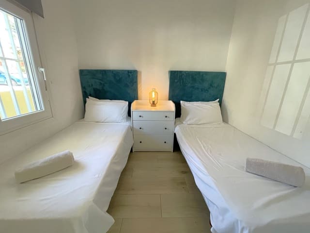 2 quarto Apartamento para venda em Estepona com piscina - 295 000 € (Ref: 8563016)