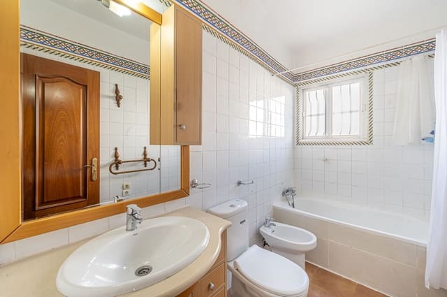 3 slaapkamer Appartement te koop in Estepona - € 250.000 (Ref: 8563022)