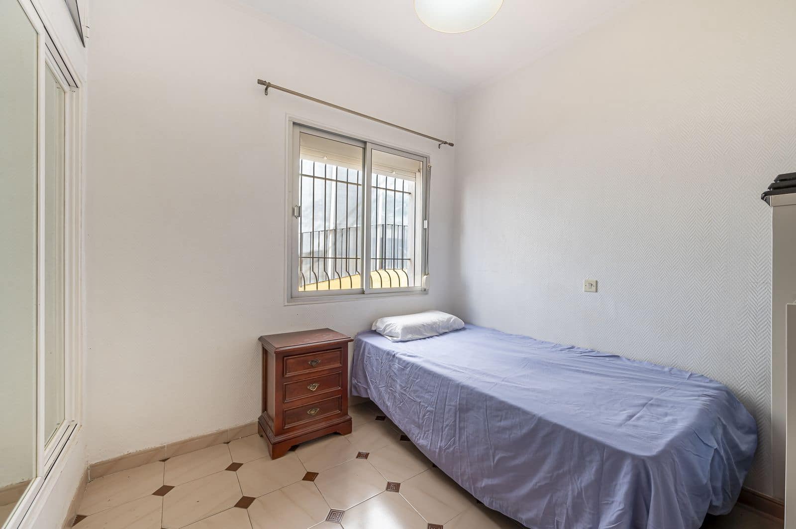 3 slaapkamer Appartement te koop in Estepona - € 250.000 (Ref: 8563022)