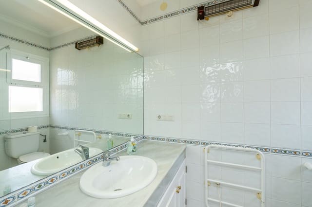 2 slaapkamer Appartement te koop in El Paraiso, Estepona met zwembad - € 245.000 (Ref: 8563023)