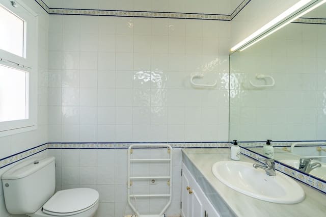 2 slaapkamer Appartement te koop in El Paraiso, Estepona met zwembad - € 245.000 (Ref: 8563023)