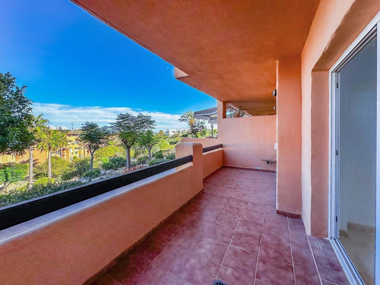 2 bedroom Apartment for sale in Casares with pool - € 220,000 (Ref: 8563028)