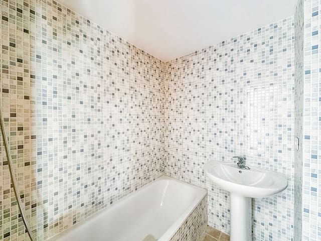 2 bedroom Apartment for sale in Casares with pool - € 220,000 (Ref: 8563028)