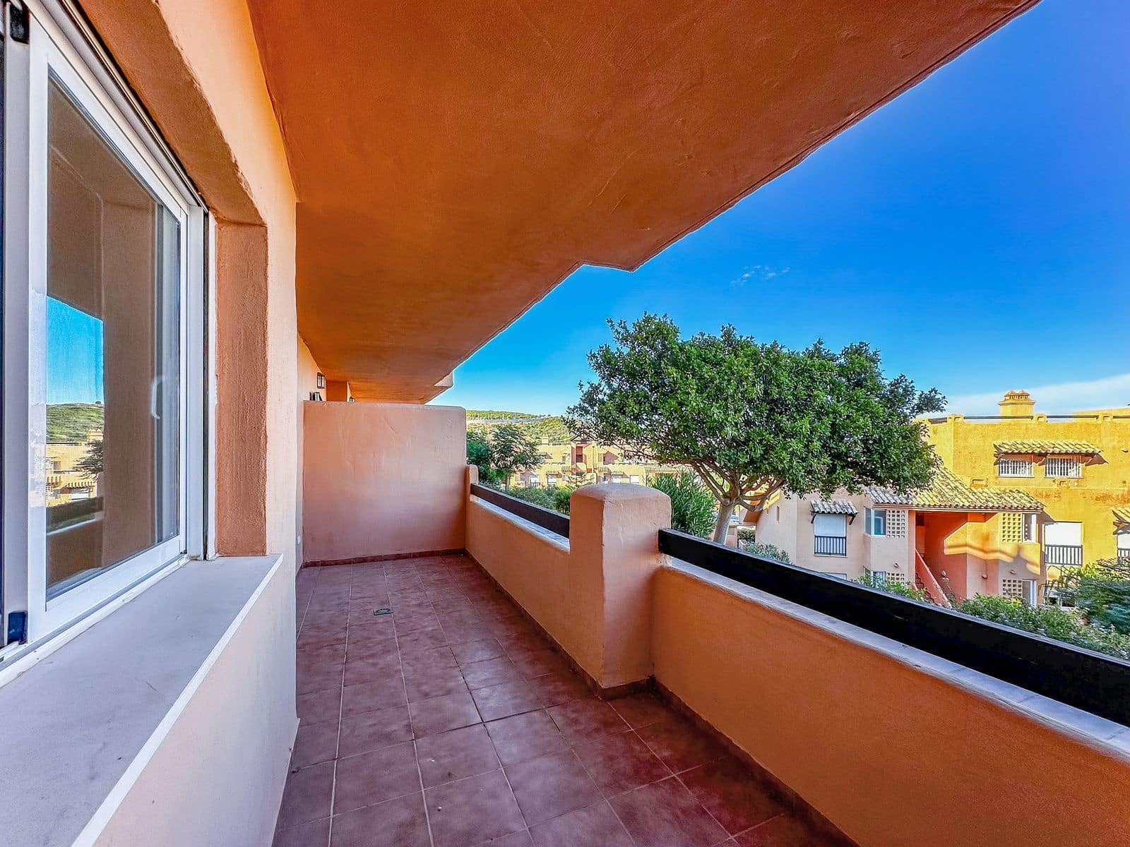 2 bedroom Apartment for sale in Casares with pool - € 220,000 (Ref: 8563028)