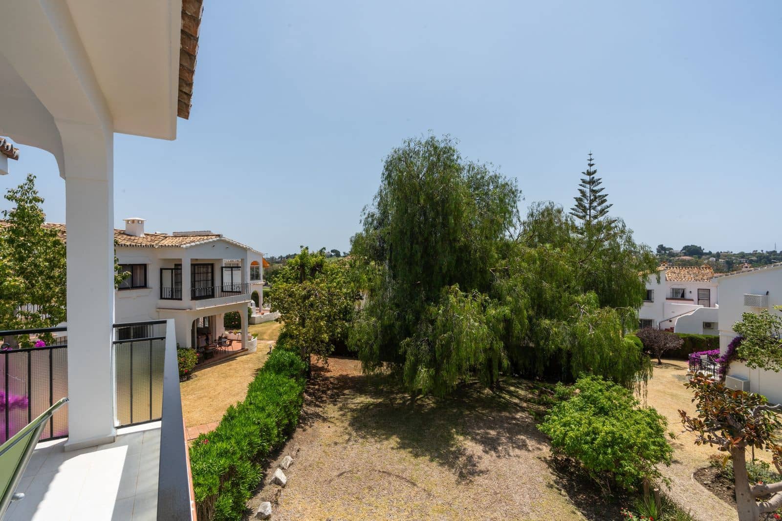 2 Zimmer Apartment zu verkaufen in El Paraiso mit Pool - 245.000 € (Ref: 8566794)