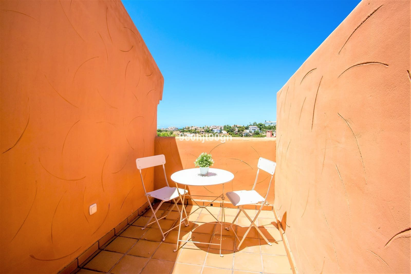 2 soveværelse Lejlighed til salg i Elviria med swimmingpool - € 379.000 (Ref: 8567041)