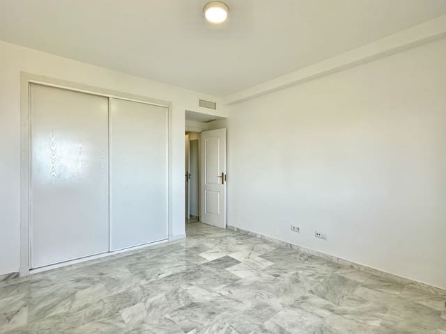 2 soverom Leilighet til salgs i La Reserva, Marbella - € 320 000 (Ref: 8567042)