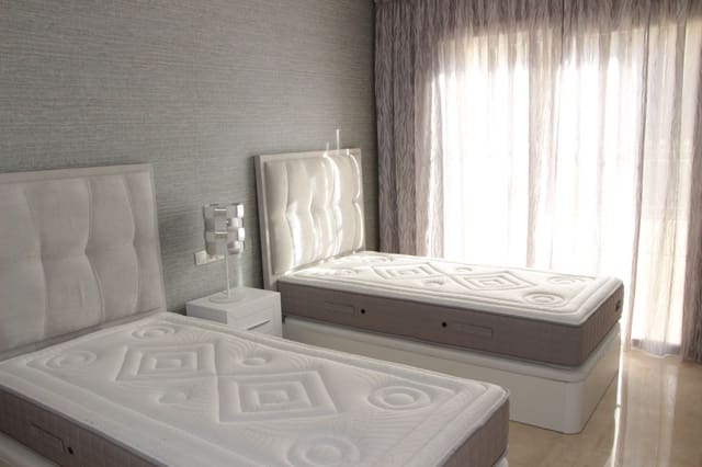 2 bedroom Apartment for sale in Marbella - € 470,000 (Ref: 8567044)