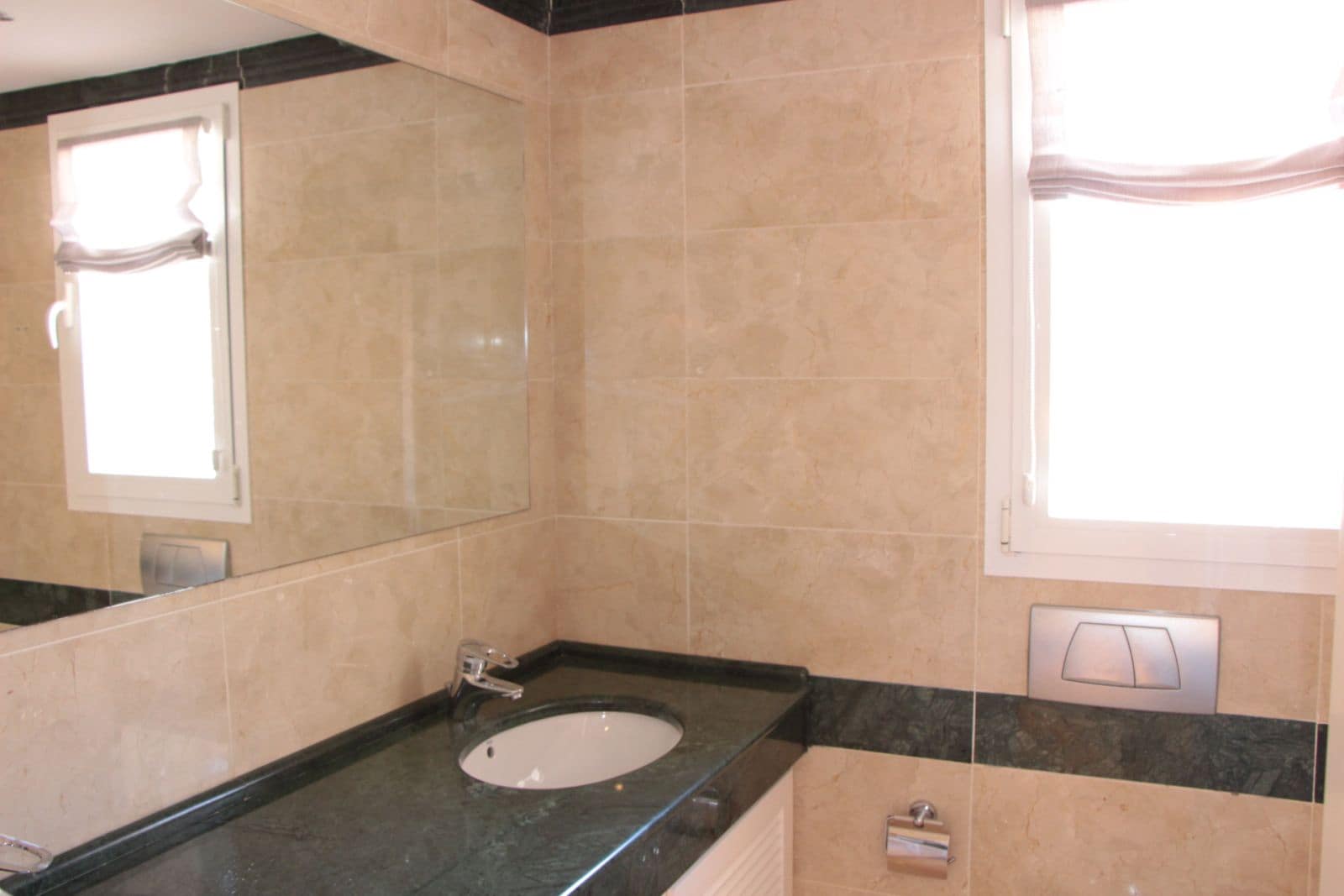 2 bedroom Apartment for sale in Marbella - € 470,000 (Ref: 8567044)