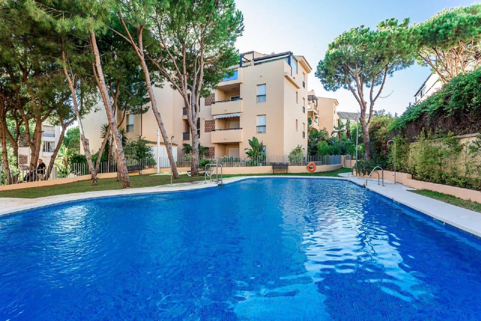 2 bedroom Apartment for sale in Elviria - € 395,000 (Ref: 8567046)