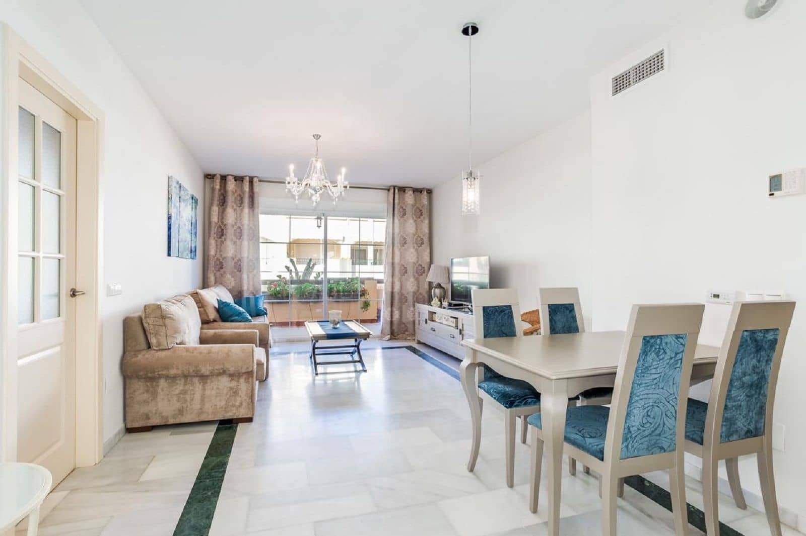 2 bedroom Apartment for sale in Elviria - € 395,000 (Ref: 8567046)