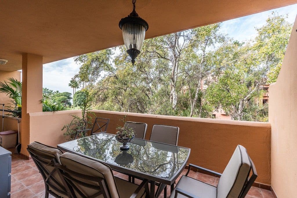 2 bedroom Apartment for sale in Marbella - € 400,000 (Ref: 8567047)