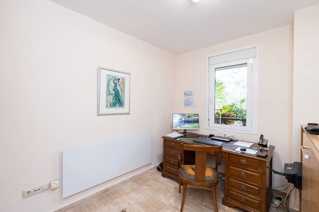 2 bedroom Apartment for sale in Marbella - € 400,000 (Ref: 8567047)