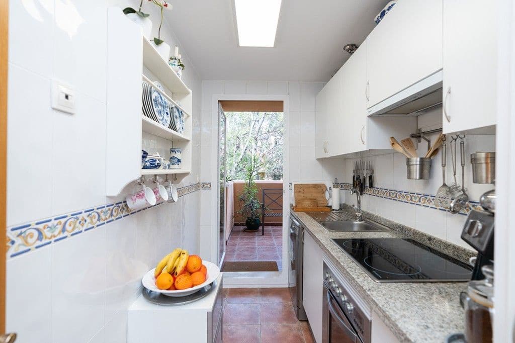 2 bedroom Apartment for sale in Marbella - € 400,000 (Ref: 8567047)