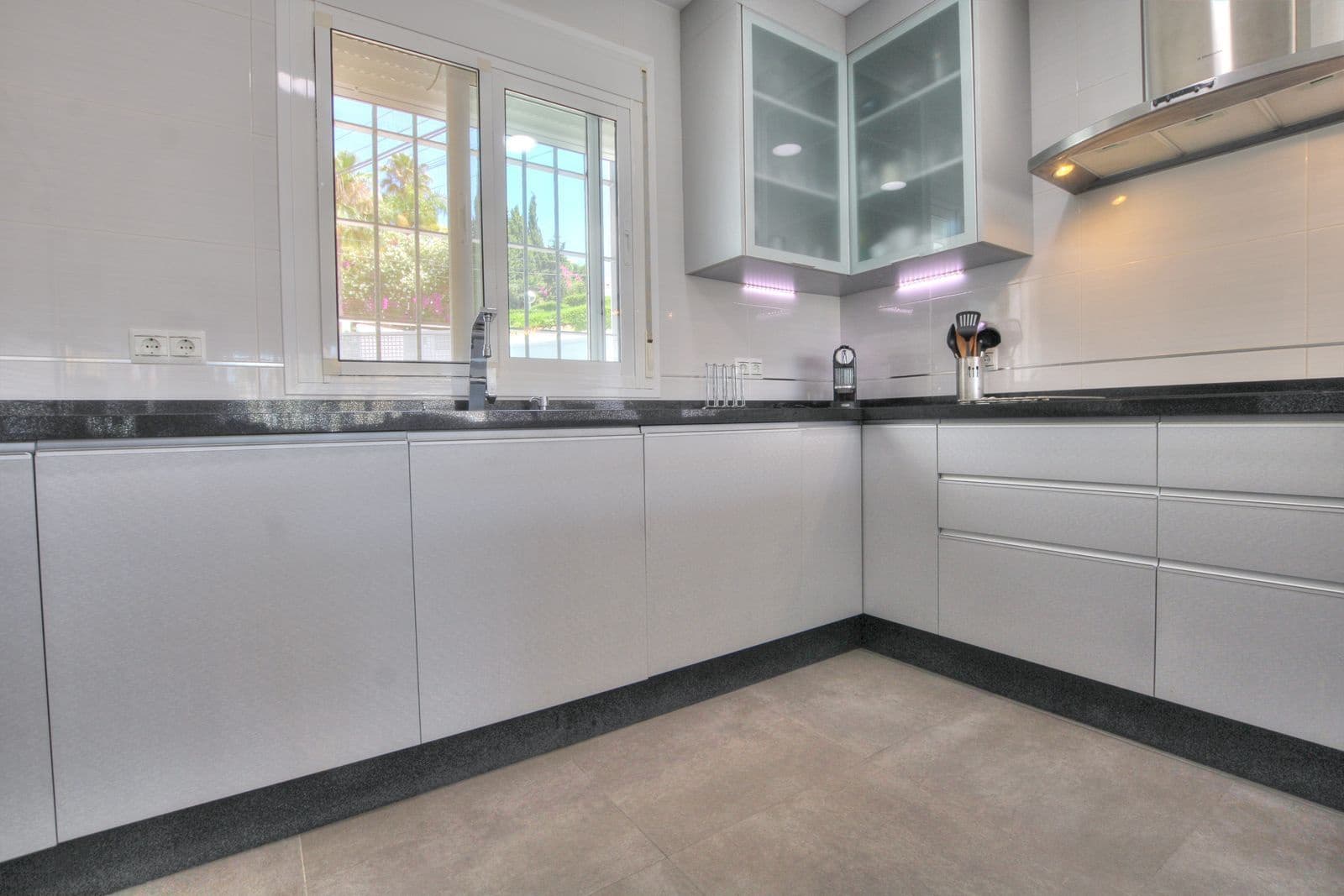 4 bedroom Villa for sale in El Faro - € 519,950 (Ref: 8567052)